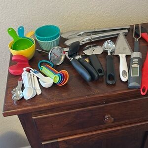 Assorted kitchen cooking, grilling and baking tools- 25 pieces total